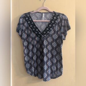 Leo & Nicole Floral Patterned Women's Top, M